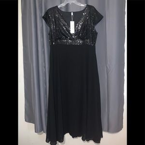 NWT BEAUTIFUL Black evening/prom dress.